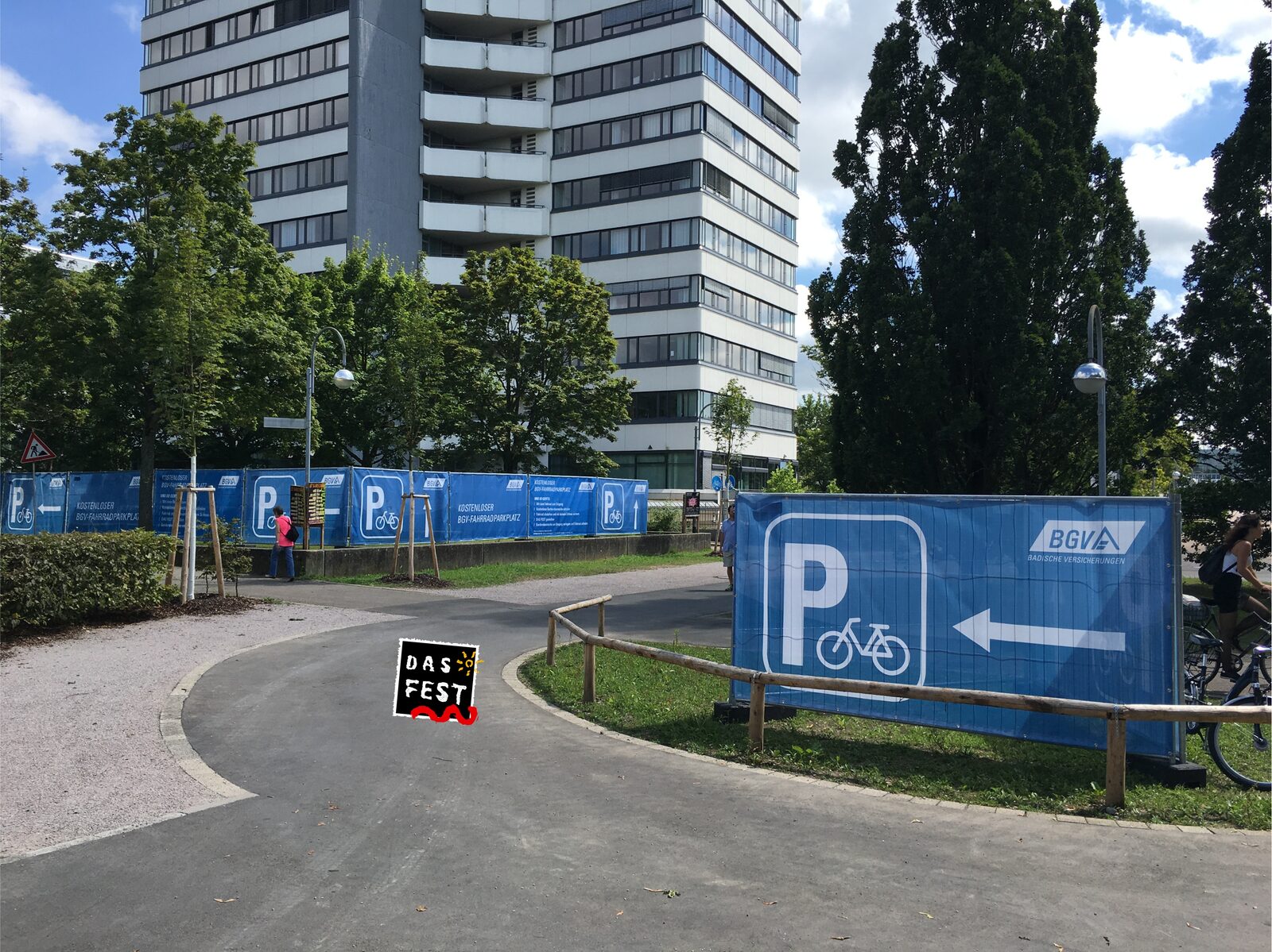 Signage to the bicycle parking at an urban event.